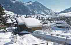 Am Ryschbächli: Blick ins Dorf Zweisimmen